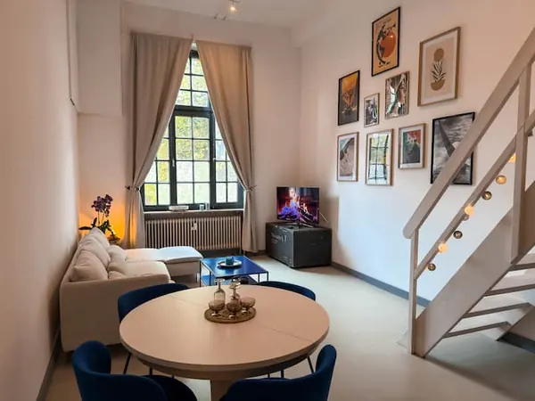 Kirchen-Loft mit Balkon